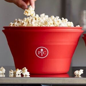 The Pampered Chef • FAMILY-SIZE MICROWAVE POPCORN MAKER